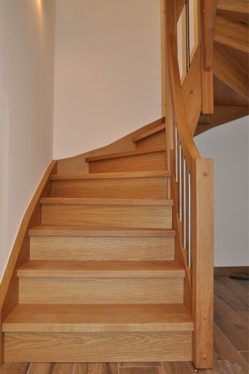 Treppenbau Treppe Holz mit Edelstahl