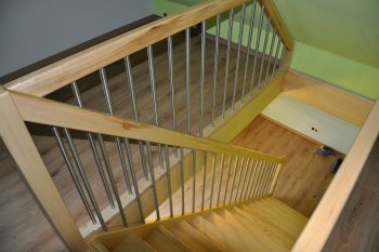 Treppenbau Treppe Holz mit Edelstahl